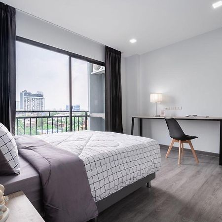 Aqua Residences: New Rooms Near Wutthakat BTS Station Bangkok Exterior photo