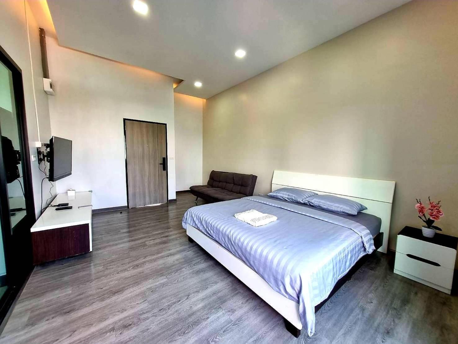 Aqua Residences: New Rooms Near Wutthakat BTS Station Bangkok Exterior photo