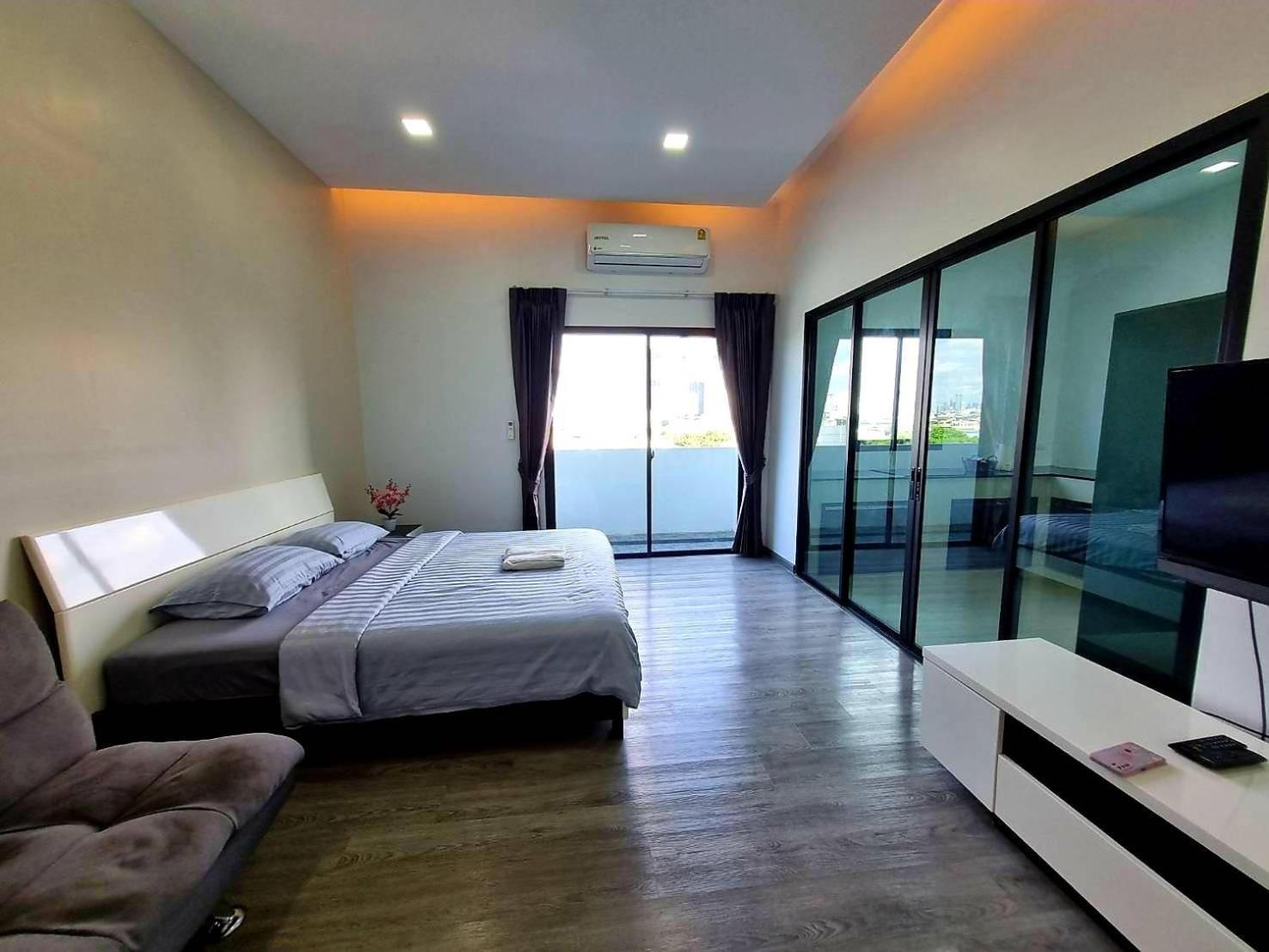 Aqua Residences: New Rooms Near Wutthakat BTS Station Bangkok Exterior photo
