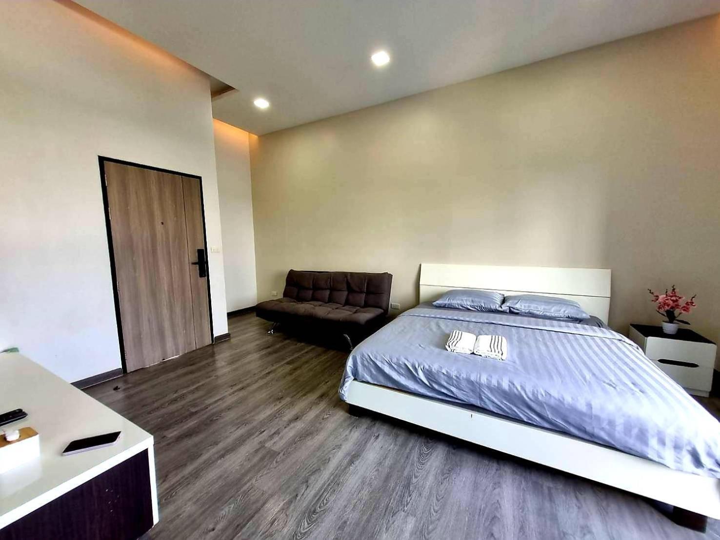 Aqua Residences: New Rooms Near Wutthakat BTS Station Bangkok Exterior photo