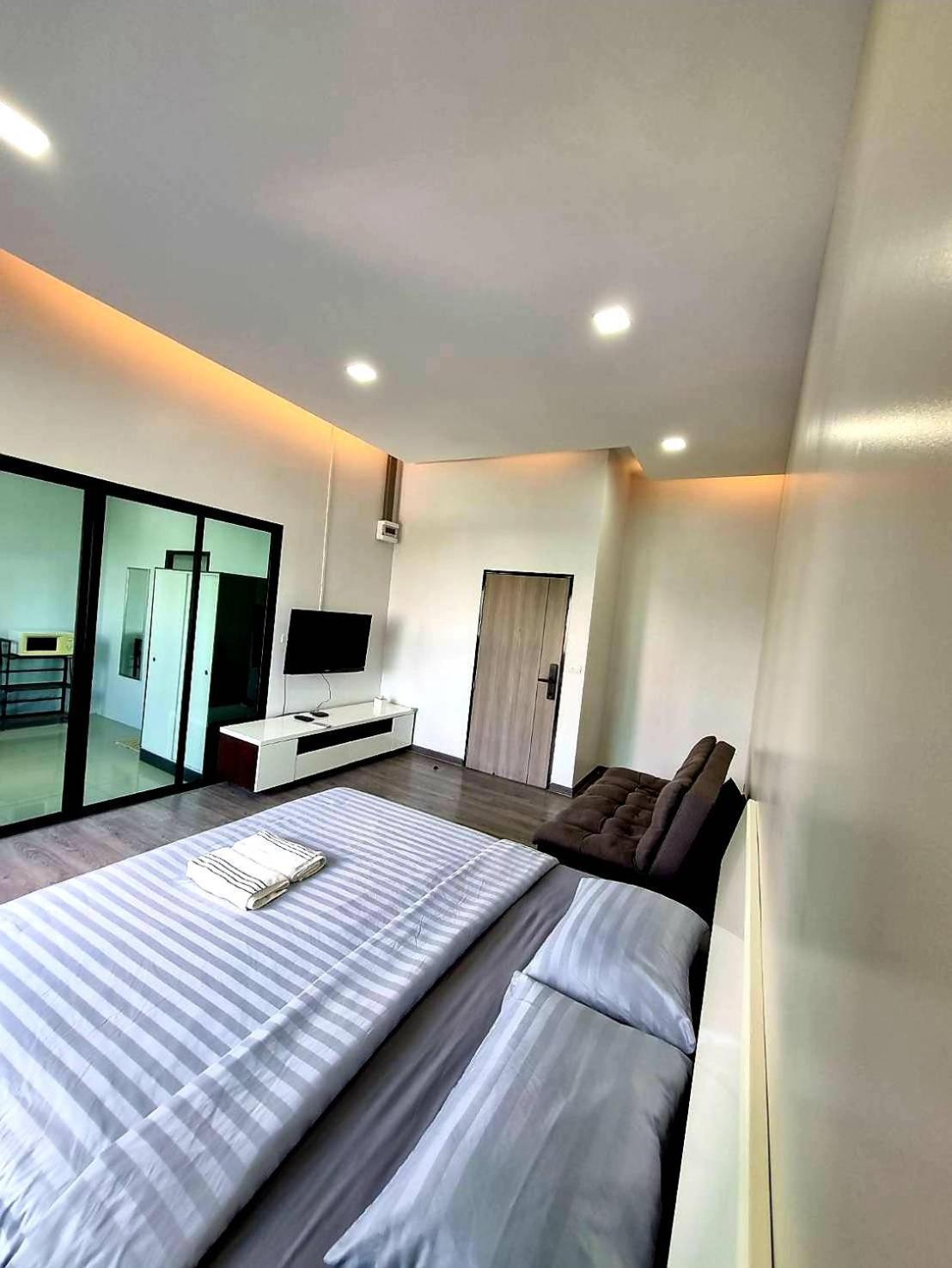 Aqua Residences: New Rooms Near Wutthakat BTS Station Bangkok Exterior photo
