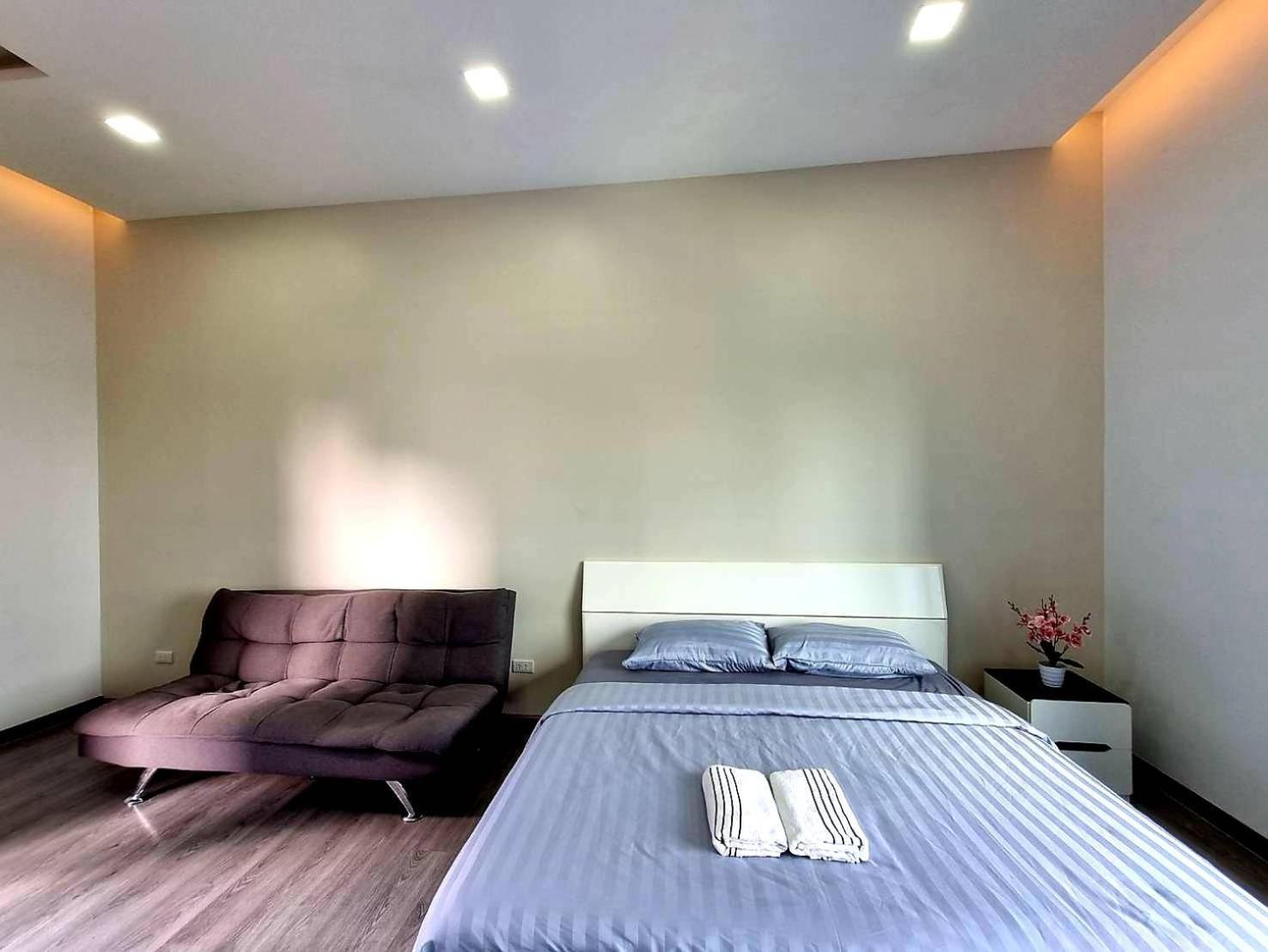 Aqua Residences: New Rooms Near Wutthakat BTS Station Bangkok Exterior photo